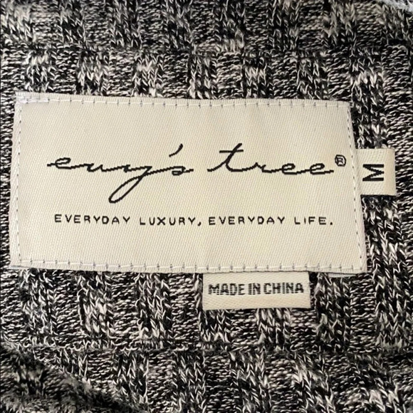 {evy’s tree} The Emily Cowl Neck, size Medium EEUC - Picture 8 of 8